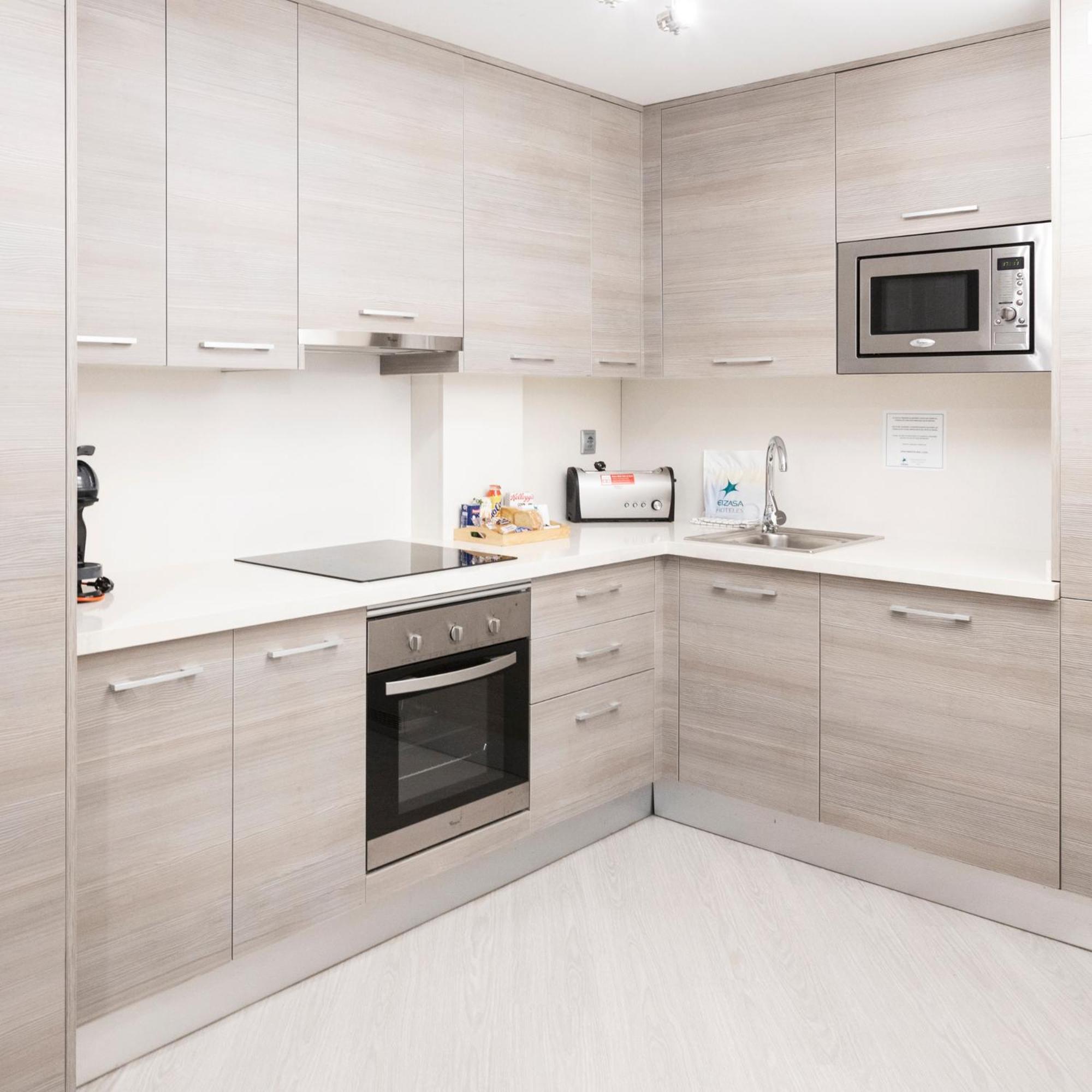 Apartamentos Real Lleida Bagian luar foto