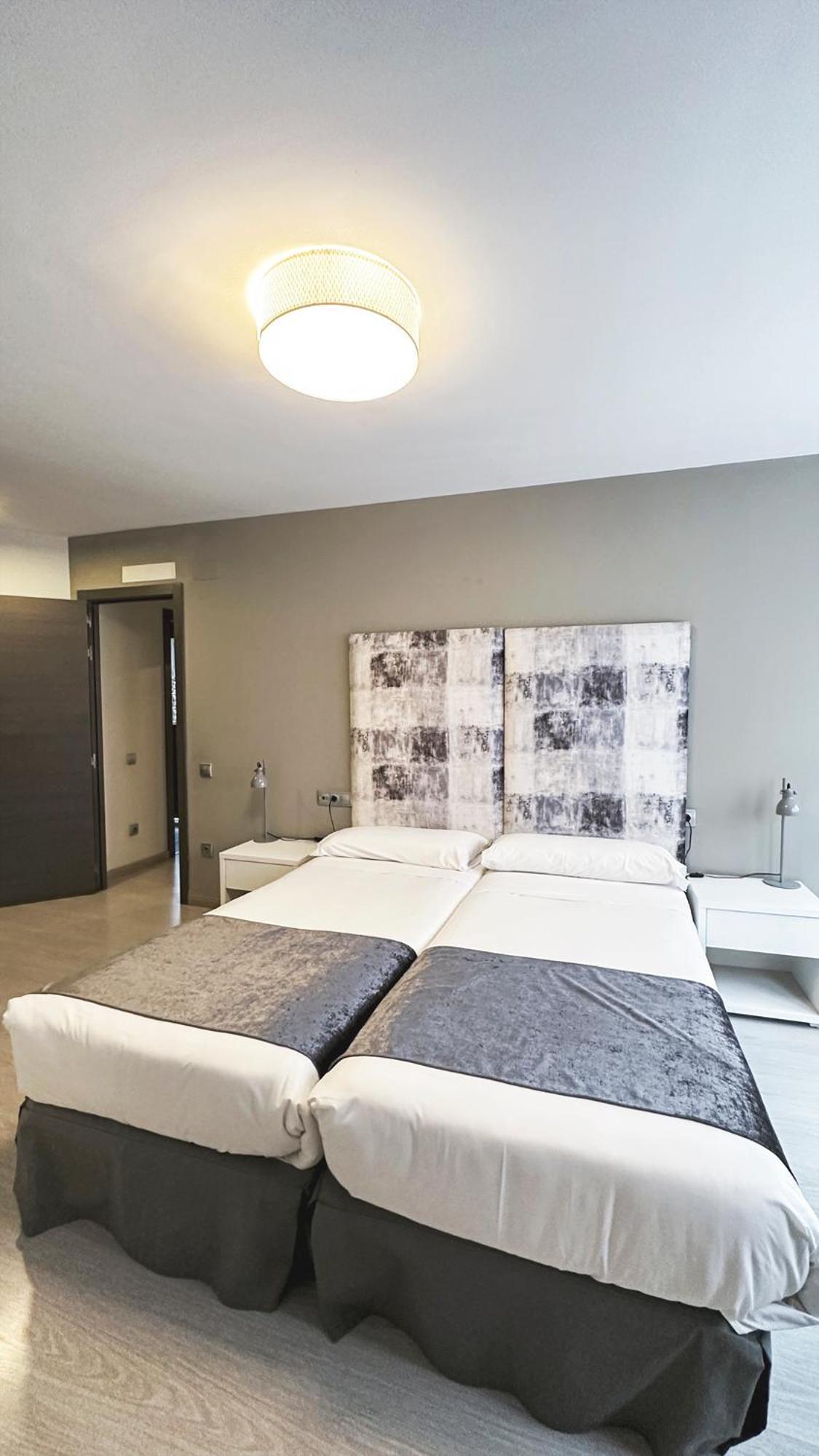 Apartamentos Real Lleida Bagian luar foto