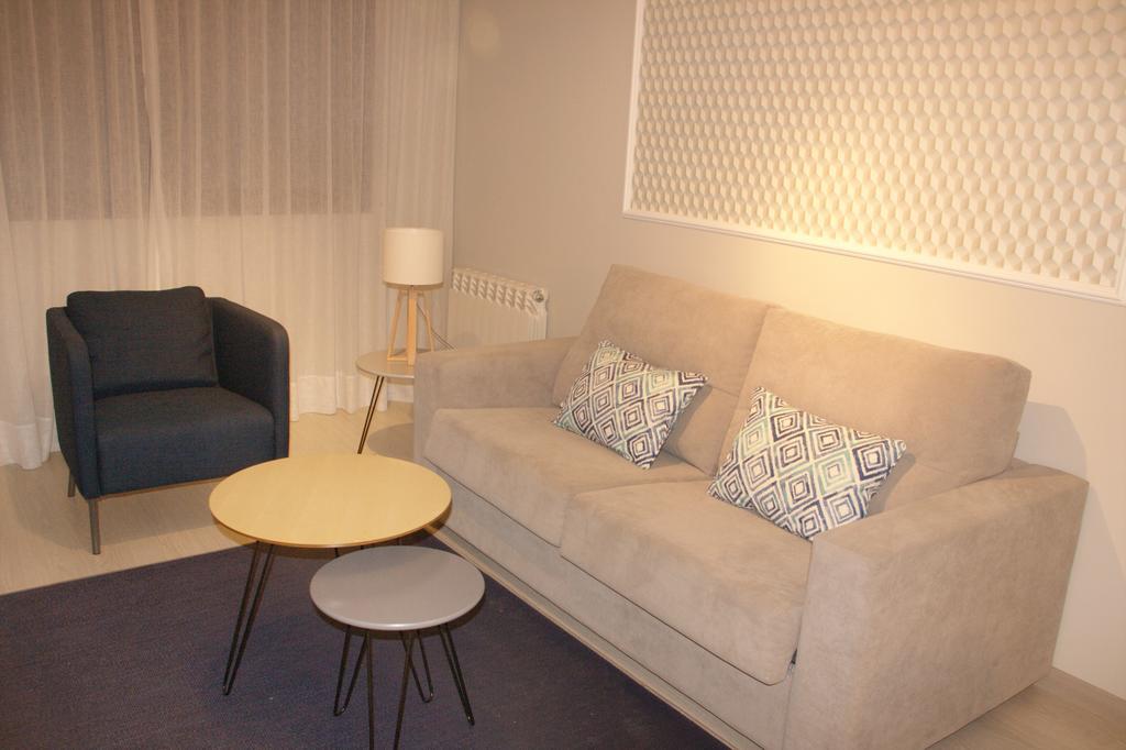 Apartamentos Real Lleida Bagian luar foto